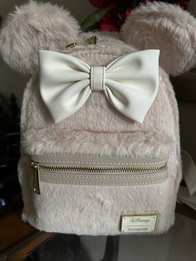 Loungefly cream Faux Fur Mini Backpack with White Bow nwt